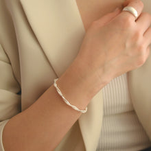 Load image into Gallery viewer, Ida pearls silver bracelet B002
