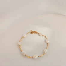 Load image into Gallery viewer, Nora dainty pearl bracelet HB025
