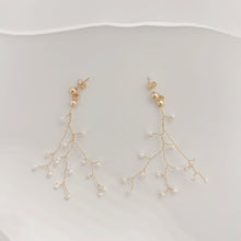 Load image into Gallery viewer, HE008 Dainty vine earring
