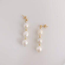 Load image into Gallery viewer, Flora pearl dangle earring HE015
