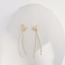 Load image into Gallery viewer, Pearls tassel earring HE020
