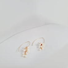 Load image into Gallery viewer, HE028 Grape earring
