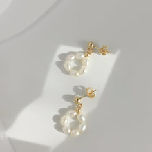 Load image into Gallery viewer, Maley flower earring | Gold filled freshwater pearl HE029
