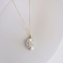 Load image into Gallery viewer, Rita baroque pendant necklace HN027
