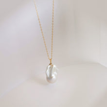 Load image into Gallery viewer, Rita baroque pendant necklace HN027
