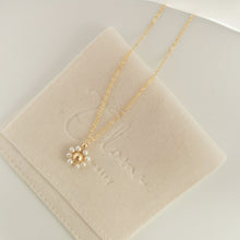 Load image into Gallery viewer, Maley flower necklace | Freshwater pearls gold filled bead and chain HN020
