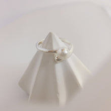 Load image into Gallery viewer, Nina silver pearl ring R004
