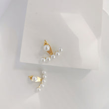 Load image into Gallery viewer, Pearl ear jacket | Faux pearls, stainless steel with gold plating E079

