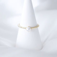 Load image into Gallery viewer, R020 Pearl stacking ring
