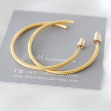 Load image into Gallery viewer, E003 Matte gold hoop
