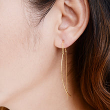 Load image into Gallery viewer, E050 Curve threader earrings
