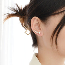 Load image into Gallery viewer, Pearl ear climber | Gold or Rhodium Plating E072

