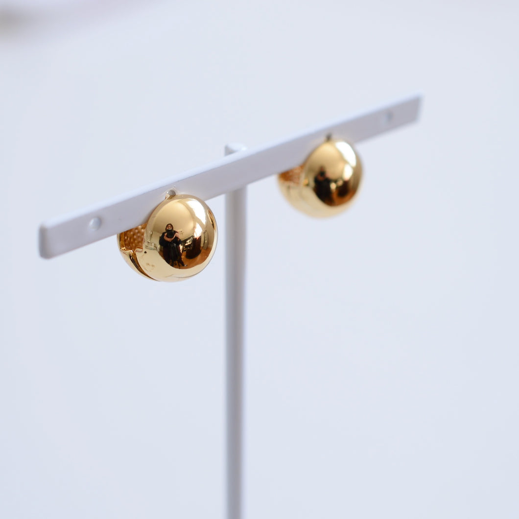 E075 Gold ball earring