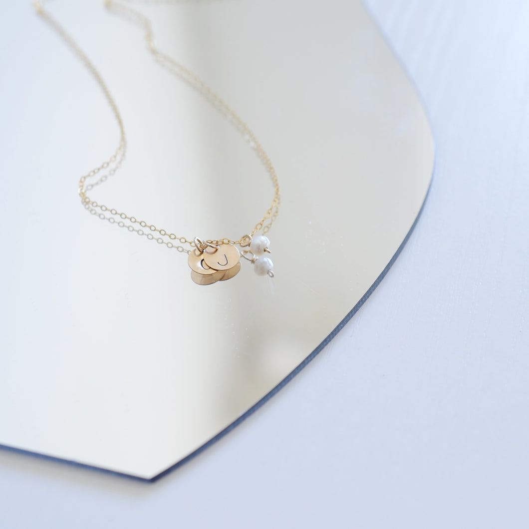 Hammered initial necklace | Gold filled wire and disc HN003