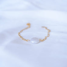 Load image into Gallery viewer, Coin pearl chain bracelet |Fresh water pearl and gold filled chain HB007

