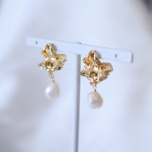 Load image into Gallery viewer, Baroque style pearl ear dangle｜Gold plated materials and fresh water pearls HE012
