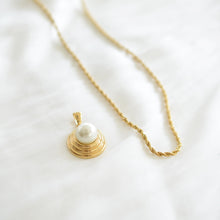 Load image into Gallery viewer, N040 Gold pearl pendant necklace (dark gold)
