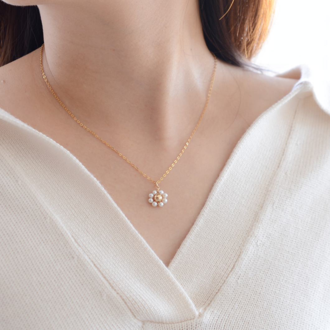 Maley flower necklace | Freshwater pearls gold filled bead and chain HN020