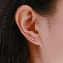 Load image into Gallery viewer, Sparkle ear climber E059
