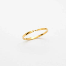 Load image into Gallery viewer, Dainty twist ring R031
